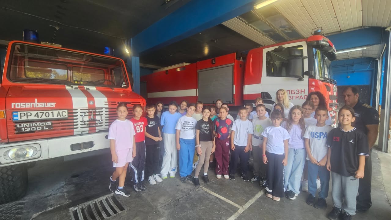 🚒 Вълнуваща среща със супер герои 👨‍🚒

Днес учениците от IV „В“ и V „А“ клас имаха вълнуващо преживяване като гости в РД „Пожарна безопасност и…