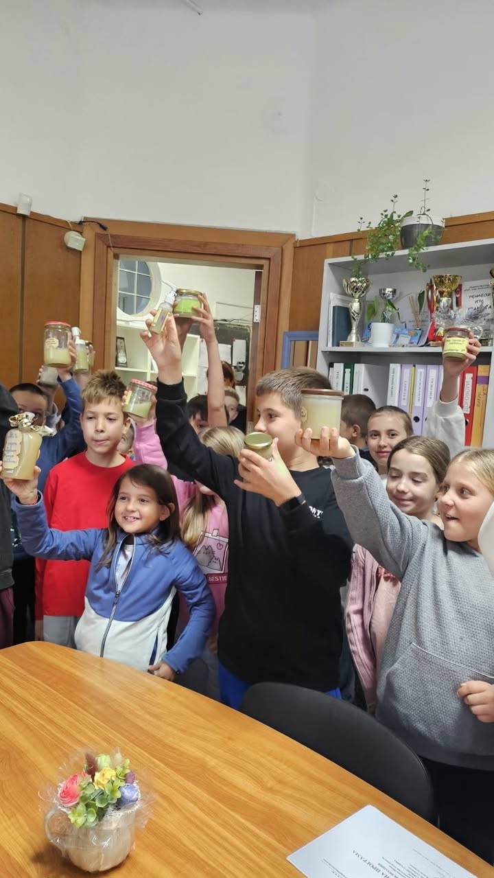 🌰💚 Кестени в действие! III „В“ клас открива необикновено решение 🧪🌍

Кой казва, че кестените са само за есенни игри и украса? Учениците от III…
