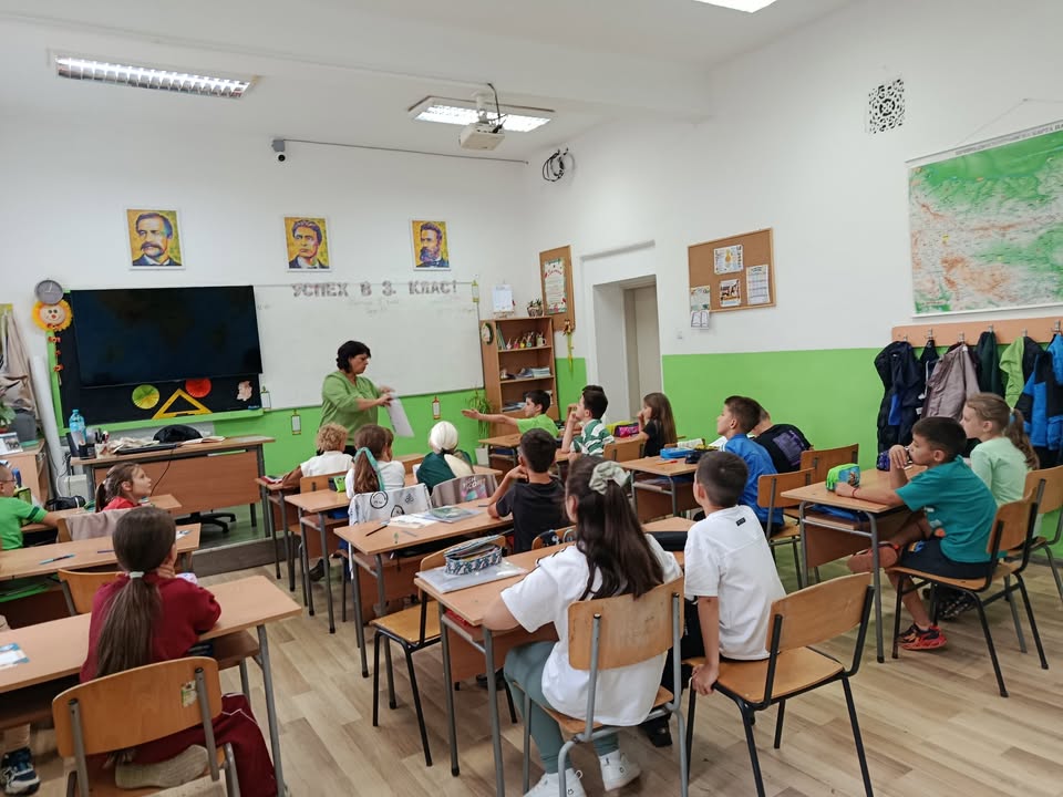 📬✨ Съживяваме магията на хартиеното писмо и откриваме нови приятели из България! 🇧🇬💌
По повод Световния ден на пощите, отбелязван на 9 октомври,…
