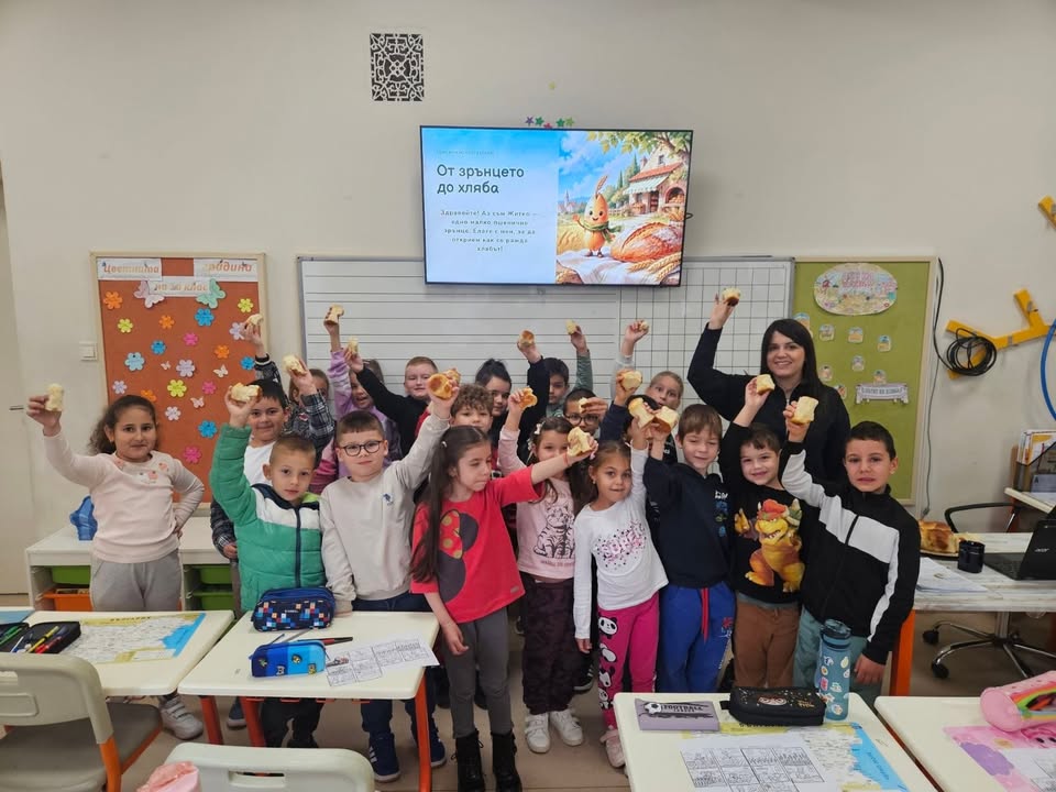 🥖 Денят на хляба – урок за труда, добротата и благодарността! 🙌
Днес учениците от I „А“ клас заедно със своя класен ръководител г-жа Присила…